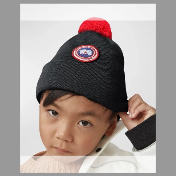 Canada Goose NWT Kid's Logo Patch Pompom Hat ($140) w/tax (Size-One Size) BLACK - Picture 4 of 5